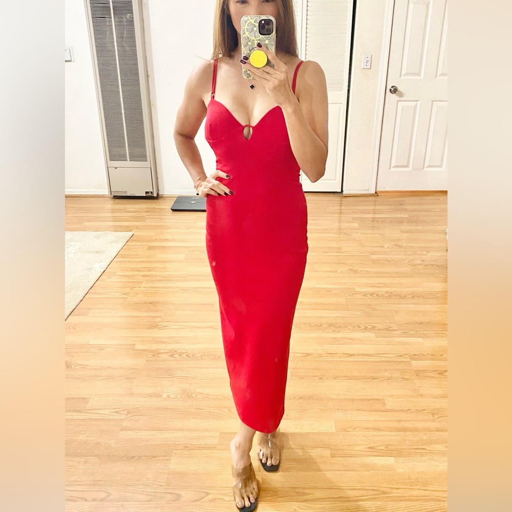 Zara S NWT red sweetheart neckline midi dress. Adjustable straps.
